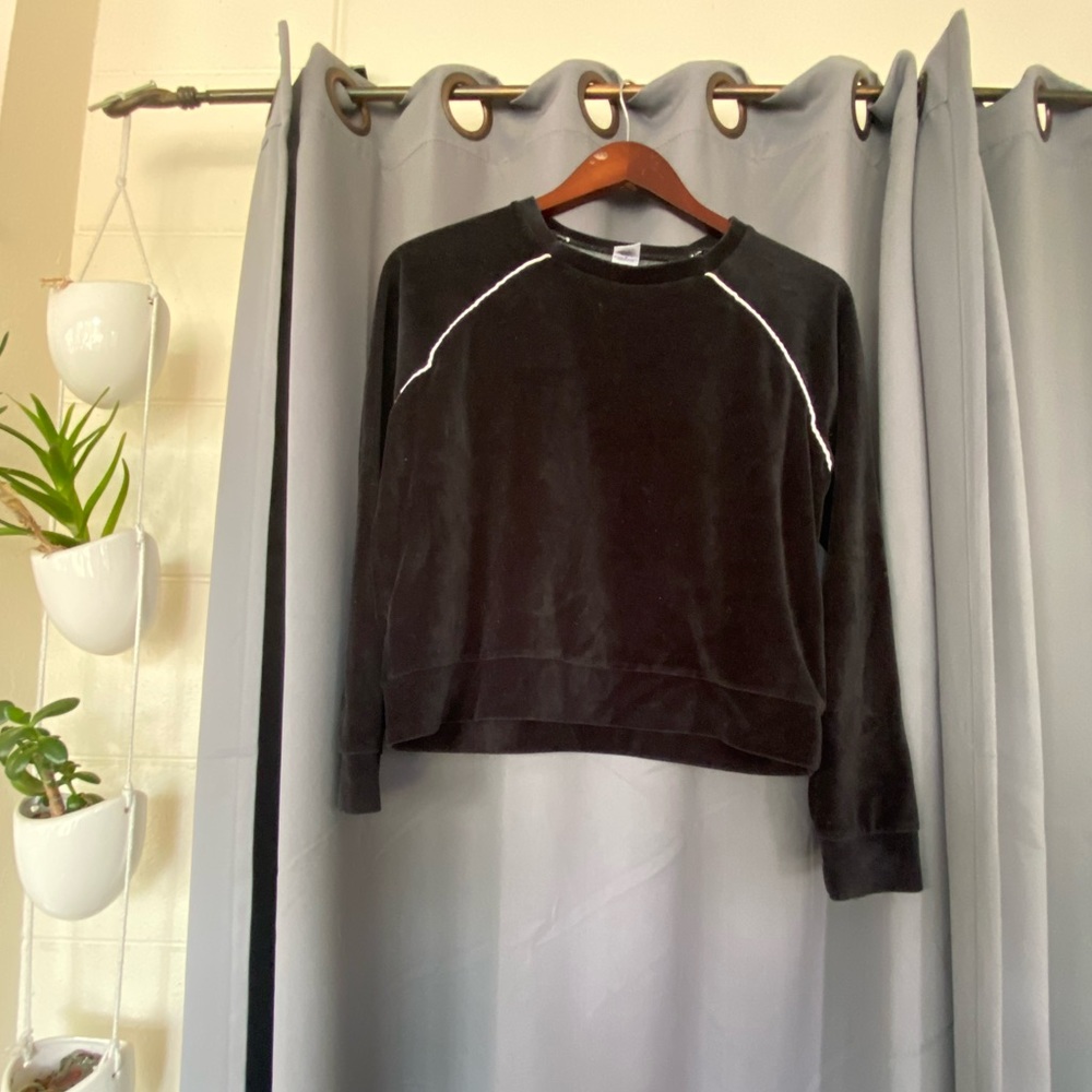Cute cropped velvet sweatshirt